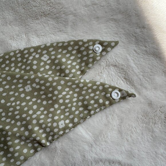 NWT Loic by Design Ditsy Daisy Floral Dog Bandana, Taupe + White, Size Medium - Picture 5 of 13